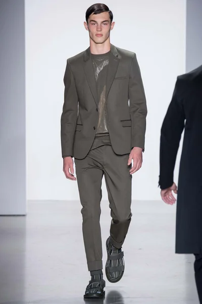 Look 11